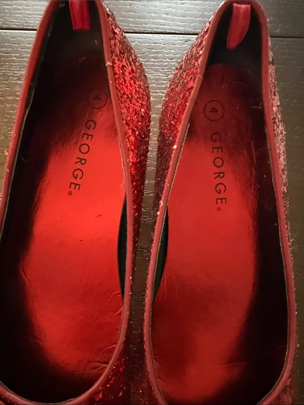 Red Glitter Bow kitten heels girls size 4 - perfect for Wicked & Wizard of Oz
